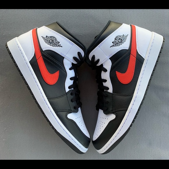 Jordan 1 mid ❌SOLD🎁 - Picture 4 of 9